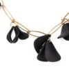 Collar pétalos negros