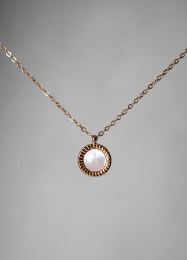 Collar dorado circulo nácar