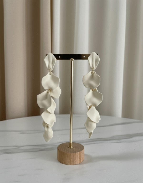Pendientes pétalos blancos