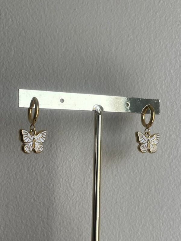 Pendiente aro con mariposa
